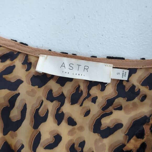 ASTR the Label Dress Womens Small Tan Nikita Leopard Print Mini Long Sleeve - Picture 6 of 10